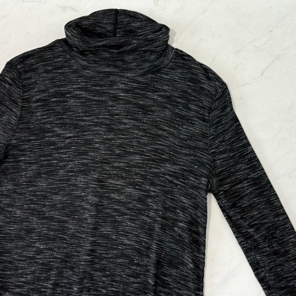 We The Free Gray Turtleneck Back Slit Knit Tunic Top Size Medium Neutral Boho - Picture 5 of 8